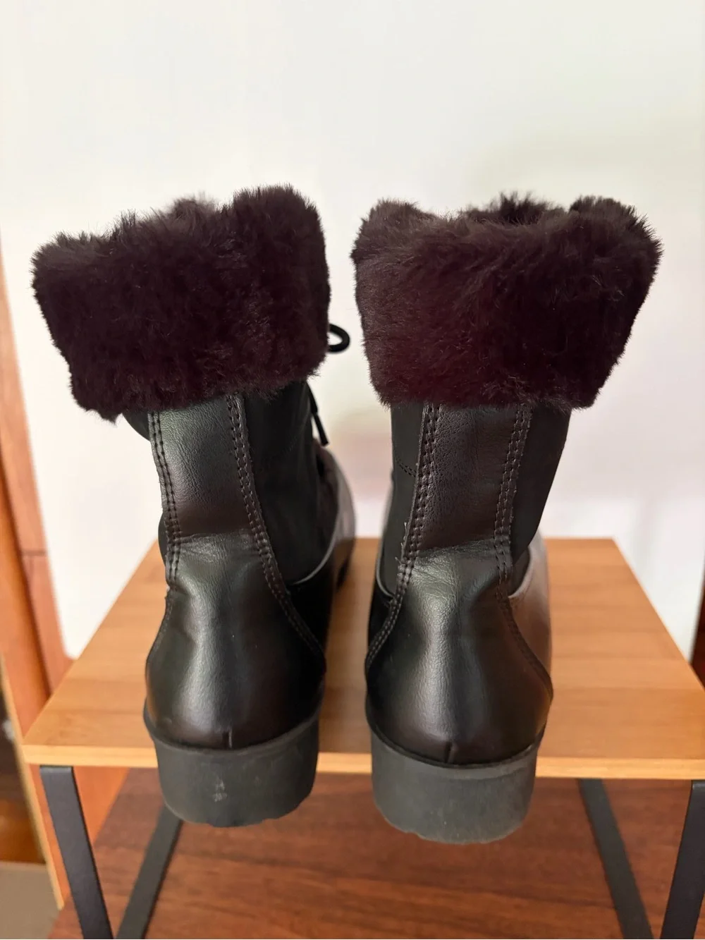 JBU Women's Colorado 9M Black Winter Faux Fur-Lined Lace-Up Boots. Memory Foam